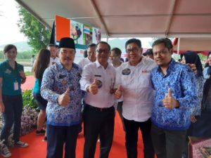 Foto Bersama (dari kiri ke kanan) Kades Pandak Kec. Baturraden Rasito, Dirjen PPMD Kemendesa PDTT Taufik Madjid, Direktur Utama PT Mitra Bumdes Nusantara Agus Erhan, Kepala Desa Wlahar Wetan Kec. kalibagor Dodiet Prasetyo